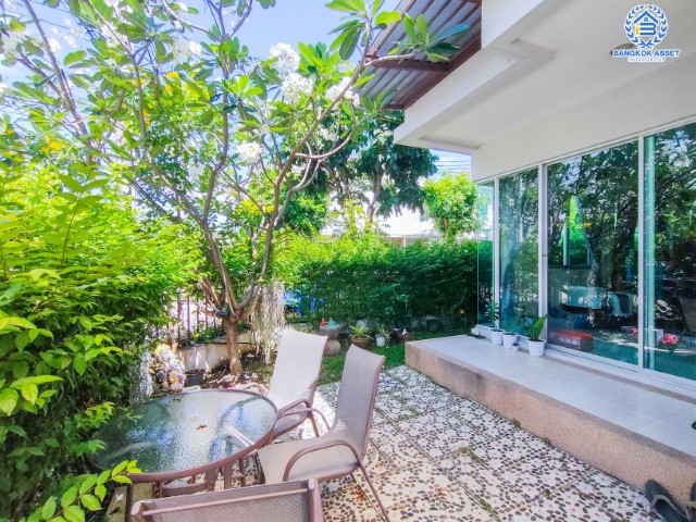 *****บ้านแฝดมือสองย่านนนทบุรี ม.ไลฟ์บางกอกบูเลอวาร์ด พระราม5 #หลังมุม เนื้อที่กว้างขวางถึง 35.4 ตร.ว. ฟังก์ชัน 3 ห้องนอน 2 ห้องน้ำ 1 ที่จอดรถ บนทำเลเดินทางง่าย ใกล้รถไฟฟ้าสายสีม่วง "สถานีแยกติวานนท์" เชื่อมต่อถ.นครอินทร์ ถ.ราชพฤกษ์ ใกล้ทางด่วน "ศรีรัช"